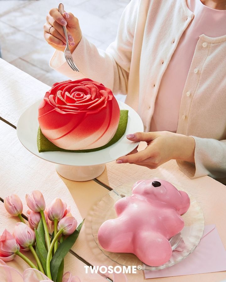 투썸플레이스 가정의 달 시즌 한정 케이크 2종. (사진=투썸플레이스 제공) *재판매 및 DB 금지
