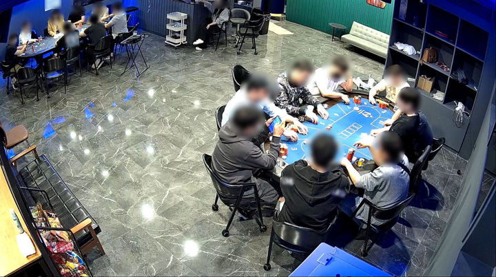 [부산=뉴시스] 홀덤펍으로 위장한 불법환전 도박장 모습. (사진=부산경찰청 제공) 2026.04.15. photo@newsis.com *재판매 및 DB 금지