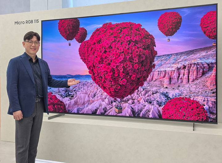 삼성전자는 15일 신제품 출시 행사 '더 퍼스트룩 서울 2026(The First Look Seoul 2026)'를 열고 이날 출시되는 2026년 TV 라인업과 스피커 신제품을 소개했다.(사진제공=삼성전자) *재판매 및 DB 금지