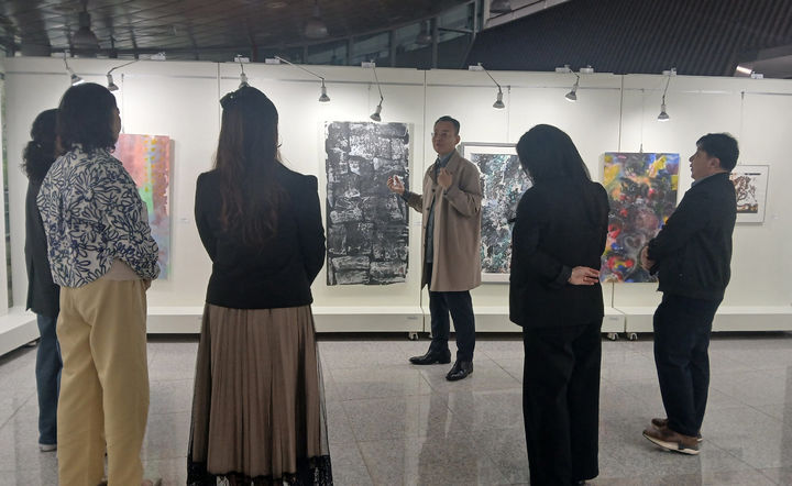 [진주=뉴시스] 진주시 너우니갤러리, '예술로 혁신展' 개최.(사진=진주시 제공).2026.04.15.photo@newsis.com *재판매 및 DB 금지