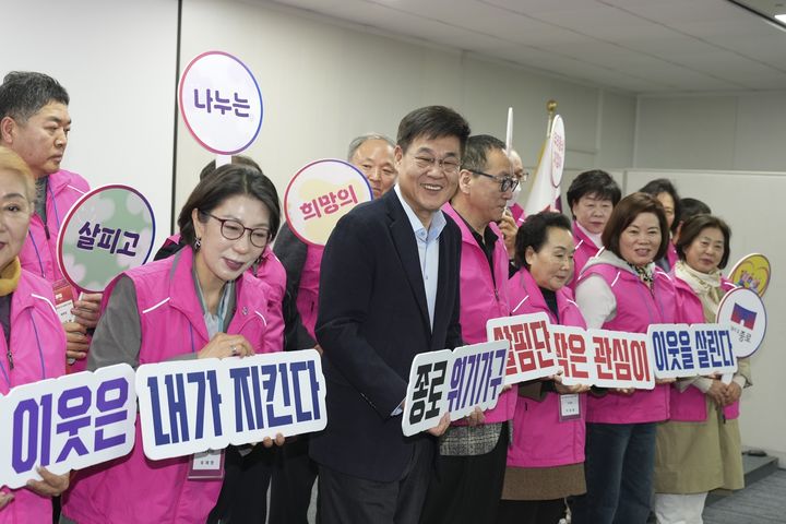 [서울=뉴시스] 종로위기가구다시살핌단 발대식 . (사진=종로구 제공) 2026.04.15. *재판매 및 DB 금지