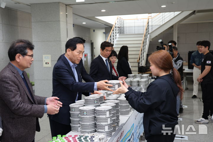 [진천=뉴시스] 천원의 아침밥 행사. (사진=진천군 제공) 2026.04.15. photo@newsis.com 