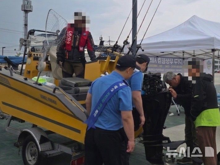 [평택=뉴시스] 동력수상레저기구 점검 모습 (사진=평택해양경찰서 제공) 2026.04.15.photo@newsis.com 
