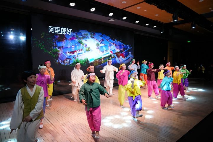 [밀양=뉴시스] 밀양아리랑예술단이 중국 북경에서 가무악극 날 좀 보소 공연을 하고 있다. (사진=밀양시 제공) 2026.04.15. photo@newsis.com *재판매 및 DB 금지