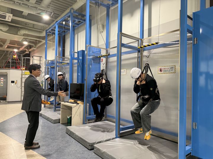 [원주=뉴시스] 제천 안전체험교육장에서 열린 '안전체험의 날' 행사 모습. (사진=한국보훈복지의료공단 제공) 2026.04.15. photo@newsis.com *재판매 및 DB 금지