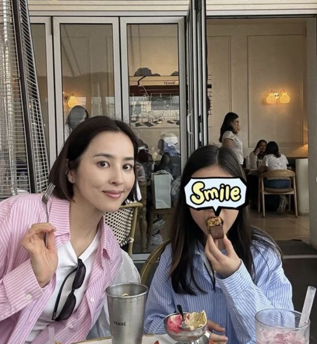 [서울=뉴시스] 배우 한혜진이 딸과의 나들이 근황을 공개했다. (사진=인스타그램 캡처) 2026.04.15. photo@newsis.com *재판매 및 DB 금지