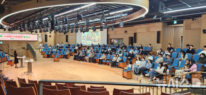 [의정부=뉴시스] 초등 수업 탐구공동체. (사진=경기도교육청 제공) 2026.04.15 photo@newsis.com