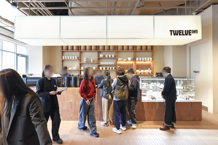 [서울=뉴시스] 하우스오브신세계 청담, 트웰브카페 전경 (사진=신세계백화점 제공) 2026.04.16. photo@newsis.com *재판매 및 DB 금지