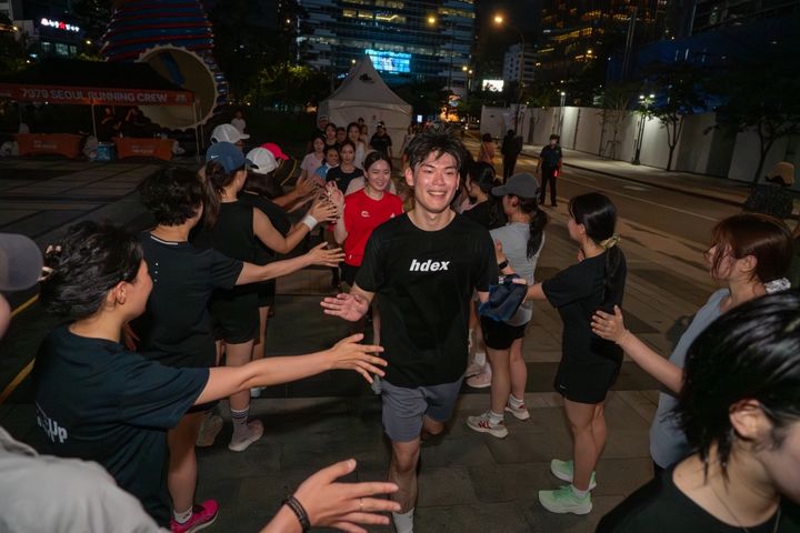 [서울=뉴시스] 7979 서울 러닝크루. (사진=서울시 제공) 2026.04.16. *재판매 및 DB 금지