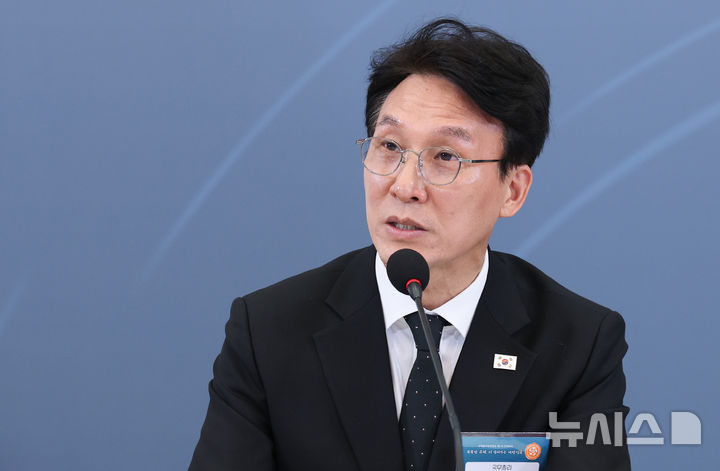 [서울=뉴시스] 고범준 기자 = 김민석 국무총리가 15일 청와대에서 열린 규제합리화위원회 제1차 전체회의에서 발언하고 있다. (청와대통신사진기자단) 2026.04.15. bjko@newsis.com