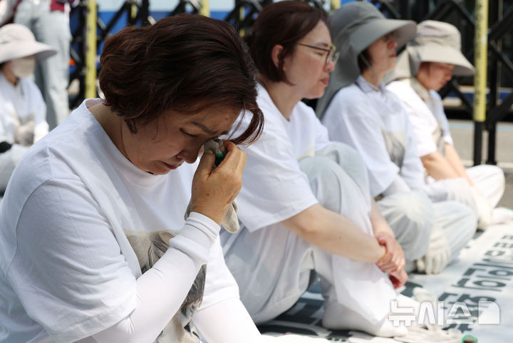 [서울=뉴시스] 조수정 기자 = 지난 4월 15일 서울 서대문구 경찰청 앞에 모인 전국장애인부모연대 회원들2026.04.15. chocrystal@newsis.com