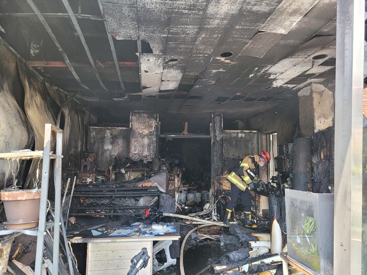 [구미=뉴시스] 인테리어 사무실 화재. (사진=경북소방본부 제공) 2026.04.16 photo@newsis.com *재판매 및 DB 금지