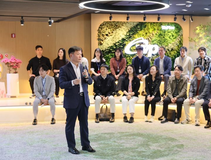 [세종=뉴시스]한국서부발전은 15일 충남 태안 본사에서 CEO-임직원 브라운백 미팅을 진행했다고 16일 밝혔다. 사진은 이정복 서부발전 사장이 경영현황을 설명하는 모습이다.(사진=한국서부발전 제공) *재판매 및 DB 금지