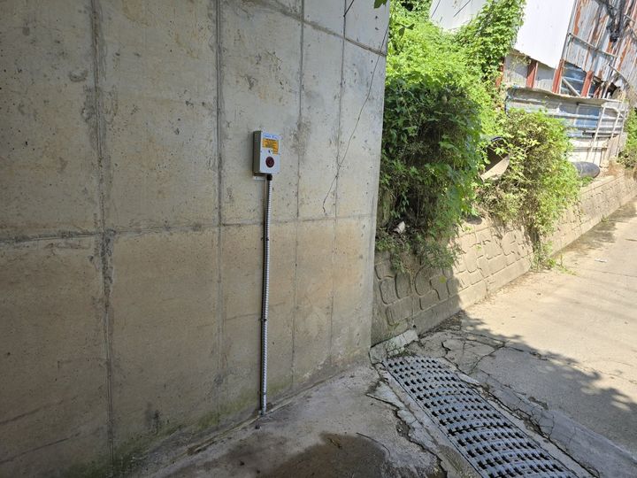 [광명=뉴시스] 광명시 옥길동 식곡 통로박스에 설치된 침수방지 알람장치. (사진=광명시 제공) 2026.04.16. photo@newsis.com *재판매 및 DB 금지