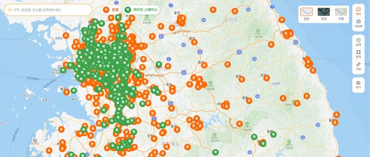 [서울=뉴시스] 맘스터치가 버거 업계 매장 수 1위의 점포 개발·운영 노하우와 인공지능(AI)을 접목한 '상권관리 시스템'을 본격 도입한다.(사진=맘스터치) *재판매 및 DB 금지