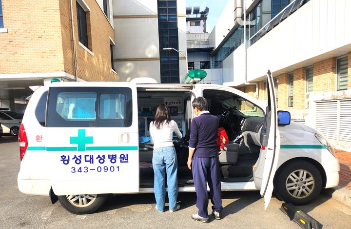 [횡성=뉴시스] 구급차 안전 운용과 신속한 이송 체계 강화를 위한 현장점검 모습. (사진=횡성군 제공) 2026.04.16. photo@newsis.com *재판매 및 DB 금지