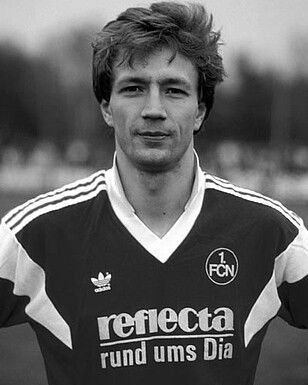 [서울=뉴시스] 독일 프로축구 분데스리가에서 활약했던 전 축구선수 라이너 비르싱(63)이 지난 11일 갑작스러운 자전거 사고의 여파로 별세했다. (사진=1.FC 뉘른베르크 구단 공식 홈페이지)