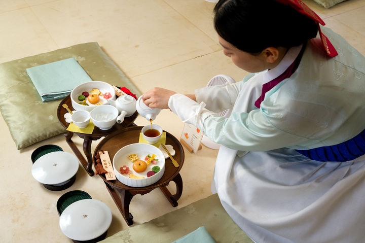 [서울=뉴시스] 경복궁 생과방에 차려진 다과상 (사진=국가유산청 제공) 2026.04.16. photo@newsis.com *재판매 및 DB 금지