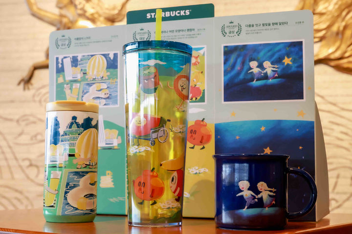 [서울=뉴시스] 스타벅스 코리아가 장애인의 날을 맞아 청년 장애인 작가들의 공모전 수상작으로 디자인한 굿즈를 출시한다.(사진=스타벅스 코리아) *재판매 및 DB 금지