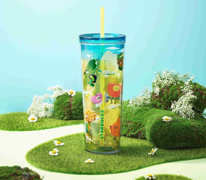 [서울=뉴시스] 스타벅스 코리아가 장애인의 날을 맞아 청년 장애인 작가들의 공모전 수상작으로 디자인한 굿즈를 출시한다. 대상 수상작 담은 커뮤니티 하모니 플레어 콜드컵(710ml). (사진=스타벅스 코리아) *재판매 및 DB 금지