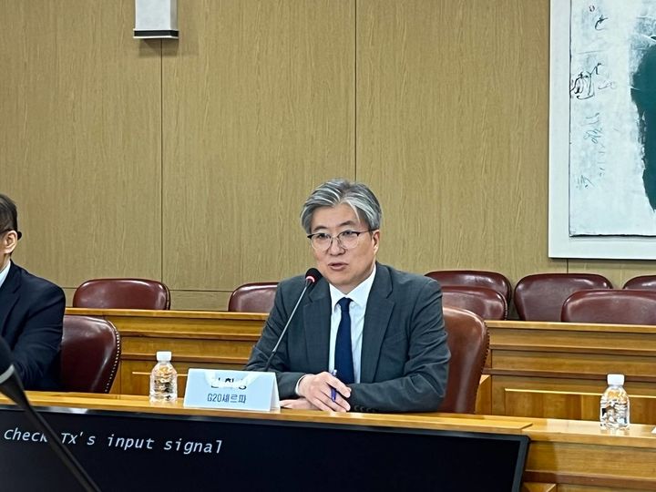 [서울-뉴시스]외교부는 16일 김희상 주요 20개국(G20) 셰르파 주재로 관계부처 회의를 개최하고 올해 G20 정상회의 대비 정부 차원 준비현황을 점검했다. *재판매 및 DB 금지