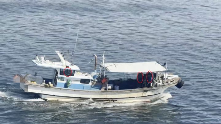 [목포=뉴시스]불법조업 어선 항공 채증. (사진=서해지방해양경찰청 제공) 2026.04.16. photo@newsis.com *재판매 및 DB 금지