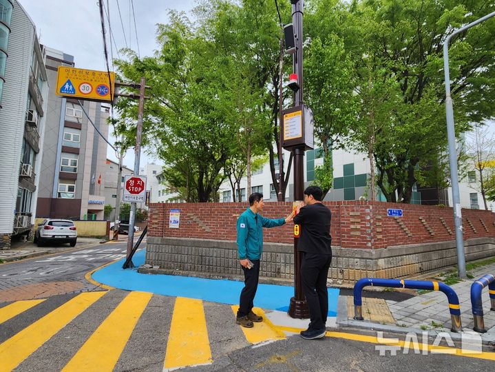 [울산=뉴시스] 울산 동구 어린이 등하굣길 안심 구역 조성사업 현장. (사진=동구 제공) 2026.04.16. photo@newsis.com