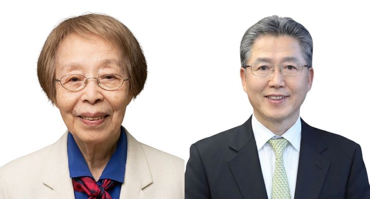 [대전=뉴시스] 왼쪽부터 서초순 한남대 명예교수와 김병순 나노하이테크 대표이사. (사진=한남대 제공) 2026.04.16. photo@newsis.com *재판매 및 DB 금지