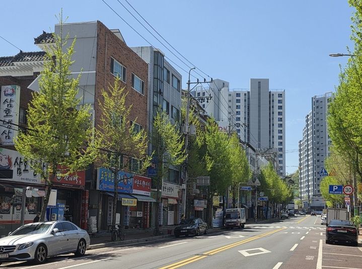 [울산=뉴시스] 골목형 상점가로 지정된 울산 남구 삼호동 어은로 일대 상점가. (사진=울산 남구 제공) photo@newsis.com *재판매 및 DB 금지