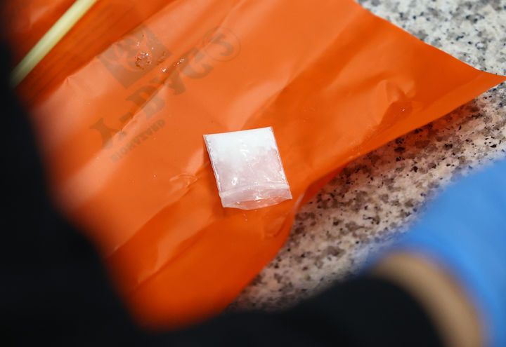 [인천공항=뉴시스] 황준선 기자 = 16일 오후 5시께 인천국제공항 제1여객터미널 E입국장에서 코카인으로 확인된 마약이 발견 됐다. 2026.04.16. hwang@newsis.com *재판매 및 DB 금지