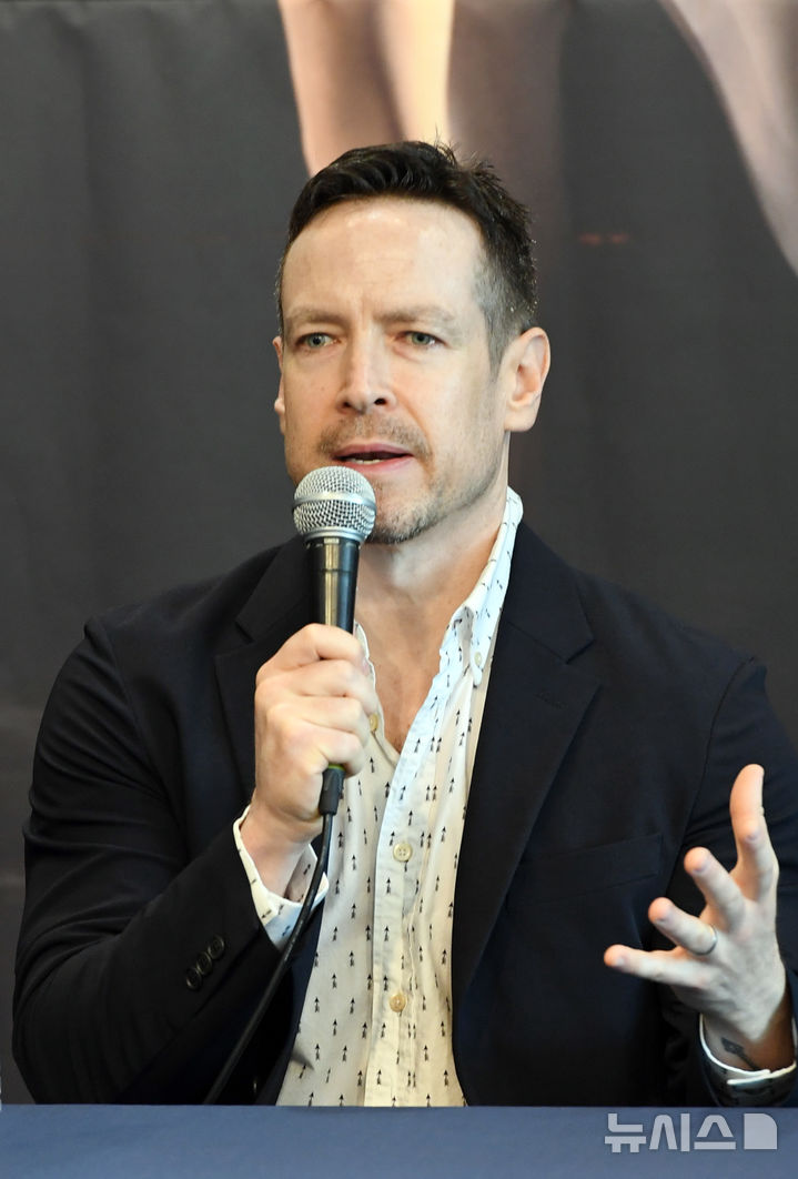 [서울=뉴시스]'ABT 스튜디오 컴퍼니' 예술감독 사샤 라데츠키. (사진=마포문화재단, 아트앤아티스트 제공)