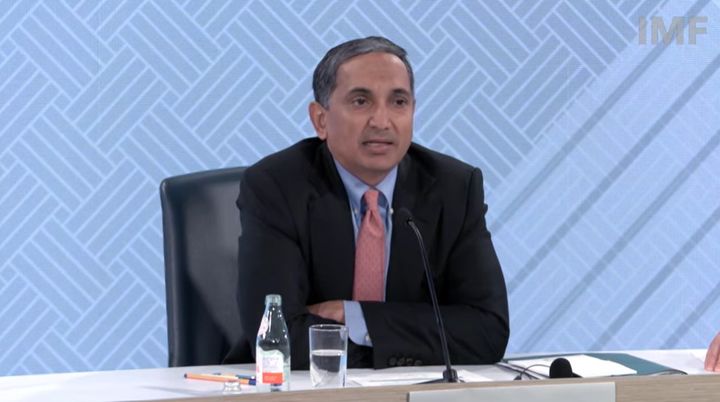 [워싱턴=뉴시스]크리슈나 스리니바산 국제통화기금(IMF) 아시아태평양 국장이 16일(현지 시간) 미 워싱턴DC에서 개최한 아시아 권역 경제전망 브리핑에서 발표하고 있다. (사진=IMF 유튜브). 2026.04.16. *재판매 및 DB 금지