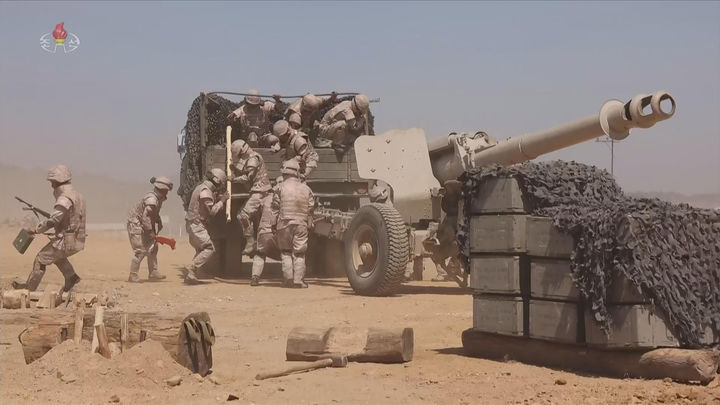 [서울=뉴시스] 북한 조선중앙TV는 김정은 국무위원장이 김일성 주석의 생일(태양절·4월 15일)을 맞아 포사격 경기를 참관했다고 16일 보도했다. (사진=조선중앙TV 캡처) 2026.04.16. photo@newsis.com *재판매 및 DB 금지