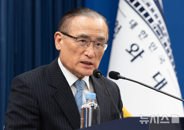 [서울=뉴시스] 고범준 기자 = 위성락 국가안보실장이 16일 청와대 춘추관에서 이재명 대통령의 인도-베트남 순방 일정 관련 브리핑을 하고 있다. 2026.04.16. bjko@newsis.com 