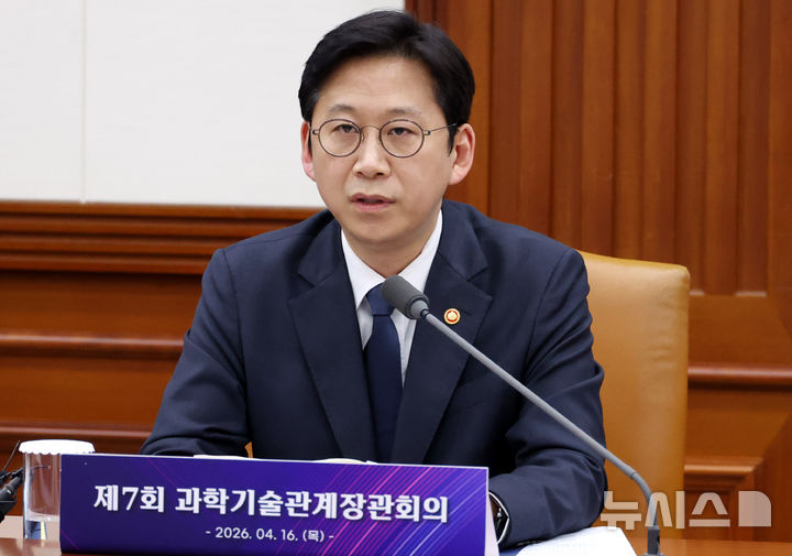 배경훈 부총리 "고성능 AI 수십년 보안체계 무력화…범부처 대응"