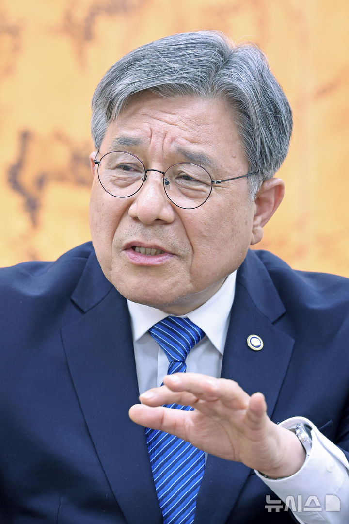 [서울=뉴시스] 박진희 기자 = 허민 국가유산청장이 지난 16일 서울 종로구 국립고궁박물관에서 인터뷰 하고 있다. 2026.04.21. pak7130@newsis.com