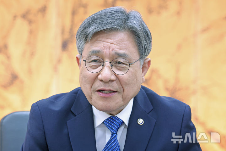 [서울=뉴시스] 박진희 기자 = 허민 국가유산청장이 지난 16일 서울 종로구 국립고궁박물관에서 인터뷰 하고 있다. 2026.04.21. pak7130@newsis.com