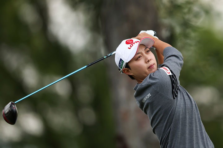 [로스앤젤레스=AP/뉴시스] 김효주가 16일(현지 시간) 미 캘리포니아주 로스앤젤레스 엘 카바예로 컨트리클럽에서 열린 미국여자프로골프(LPGA) 투어 JM 이글 LA 챔피언십 첫날 11번 홀에서 티샷하고 있다. 김효주는 경기가 진행 중인 가운데 4언더파 68타 공동 21위권으로 1라운드를 마쳤다. 2026.04.17.