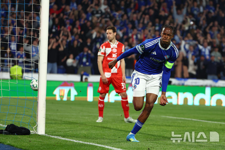 [스트라스부르=AP/뉴시스] 프랑스 프로축구 리그1 스트라스부르의 에마뉘엘 에마하. 2026.04.16.