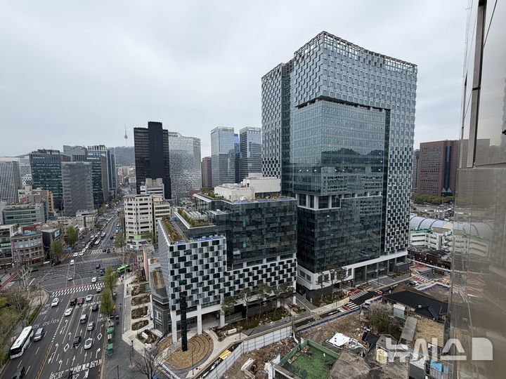 [서울=뉴시스] 공평구역 15·16지구 도시정비형 재개발 신축공사 현장 전경. (사진= 현대엔지니어링 제공)