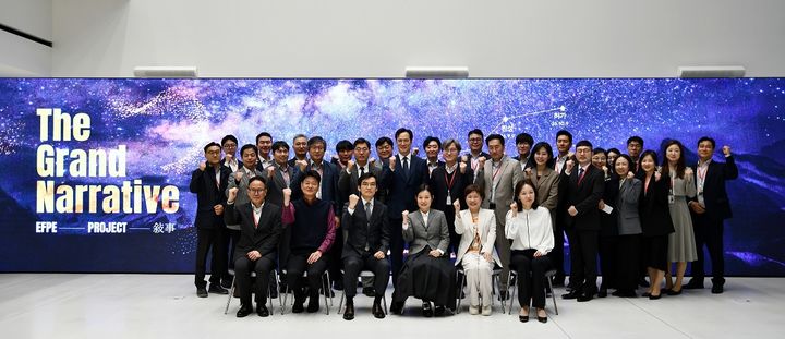 [서울=뉴시스] 임주현 한미그룹 부회장(앞줄 왼쪽 네 번째)과 황상연 대표이사(앞줄 왼쪽 세 번째)를 비롯한 전사적 공식 협의체 임직원들이 지난 13일 한미 C&C 스퀘어에서 열린 ‘EFPE-PROJECT-敍事’ 발족식에서 기념촬영을 하고 있다. (사진=한미약품 제공) 2026.04.17. photo@newsis.com *재판매 및 DB 금지