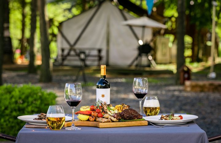 [서울=뉴시스] 켄싱턴호텔 평창, 시그니처 글램핑 바비큐 패키지(사진=이랜드파크) *재판매 및 DB 금지