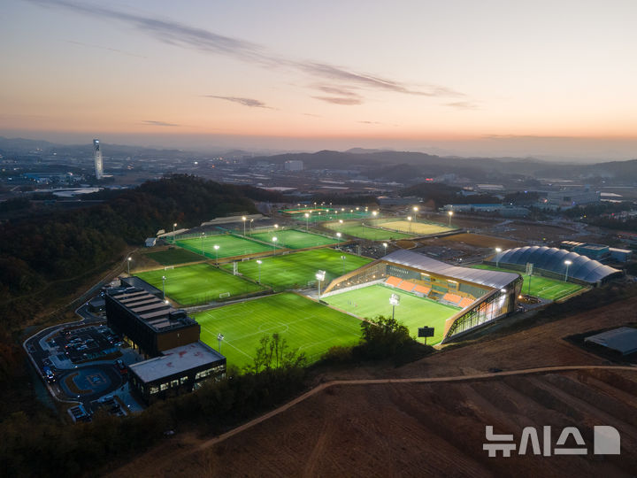 [서울=뉴시스] 동부건설이 단독 시공한 축구특화 복합시설 '코리아풋볼파크' 전경. photo@newsis.com 