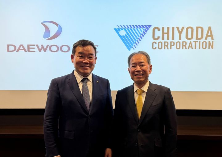 [서울=뉴시스]왼쪽 대우건설 대표이사 김보현, 오른쪽 치요다 대표이사 코지 오타 (사진=대우건설 제공) 2026. 4. 17. *재판매 및 DB 금지