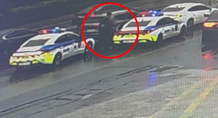 [부산=뉴시스] 4일 오전 부산 북구의 한 도로에 정차해 있던 40대 음주운전자가 경찰과의 추격전을 벌인 끝에 현장에서 붙잡혔다. (사진=부산경찰청 제공) 2026.04.17. photo@newsis.com *재판매 및 DB 금지