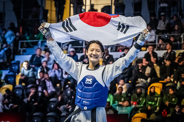 [서울=뉴시스] 2026 세계태권도연맹(WT) 세계청소년선수권대회 여자 49㎏급에서 금메달을 딴 이시우. (사진 = 세계태권도연맹 제공) *재판매 및 DB 금지