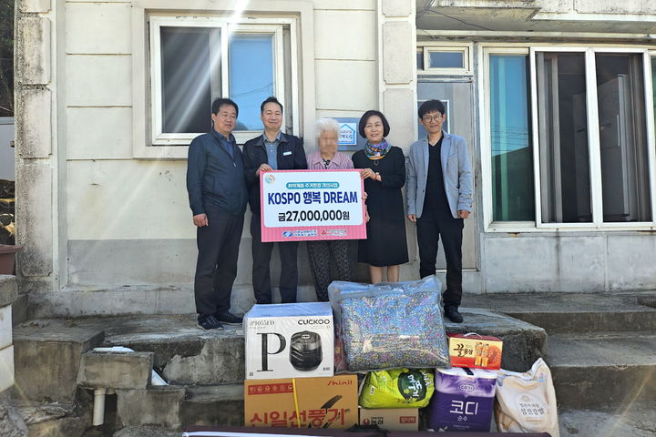 [세종=뉴시스]한국남부발전이 하동 노후 주택 고쳐주며 에너지 복지에 앞장섰다.(사진=한국남부발전 제공) *재판매 및 DB 금지