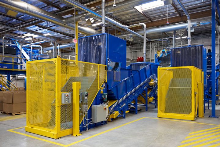 애플이 캘리포니아 첨단 회수 센터에 도입한 새로운 전자기기 재활용 라인 '코라(Cora)'의 모습. (사진=애플 제공) *재판매 및 DB 금지