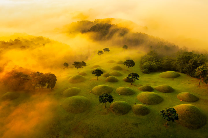 [합천=뉴시스] 합천군 제10회 합천관광 전국사진공모전 개최)-2024년 금상 권숙희_고분군의 아침 (사진=합천군 제공) 2026. 04. 17. photo@newsis.com *재판매 및 DB 금지