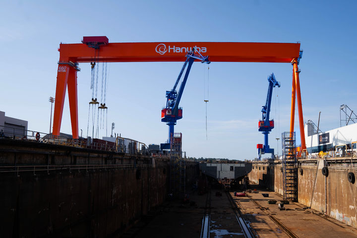 [거제=뉴시스] 신정철 기자= 대한민국의 조선산업도시 경남 거제시는 미국 필라델피아시와 조선산업 협력 강화를 위해 시 행정국장을 단장으로 한 실무대표단을 오는 20일부터 24일까지 2박 5일간의 일정으로 필라델피아시에 파견한다고 17일 밝혔다. 사진은 한화오션의 미국 필리조선소 전경 모습.(사진=거제시 제공).2026.04.17. photo@newsis.com *재판매 및 DB 금지
